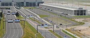 Von hier könnten bei einer möglichen Teil-Eröffnung die ersten Maschinen abgefertigt werden: Das Nordpier am künftigen Hauptstadt-Flughafen BER.