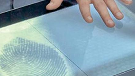 Sicher. Die „Fiberio“-Touchscreen überprüft die Fingerabrdrücke permanent.