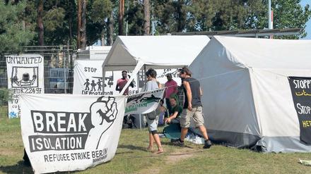 Protestcamp. Eine Initiative unterstützt die Ausländer in Eisenhüttenstadt.
