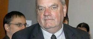 Dem britischen Journalisten und Holocaus-Leugner David Irving ist seit 1993 die Wiedereinreise nach Deutschland verwehrt. Das Einreiseverbot wurde nun aufgehoben.