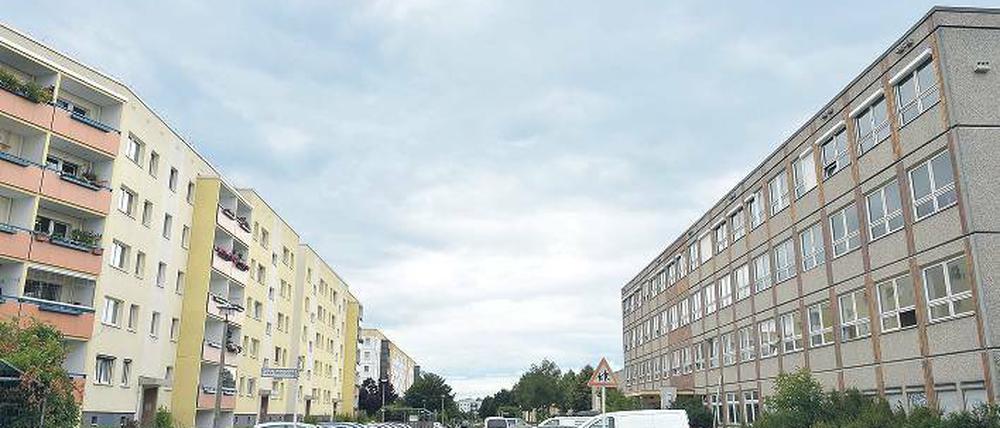 Nach dem Sturm der Entrüstung. Ruhig ist es im Hellersdorfer Viertel, in das die Flüchtlinge einziehen sollen.