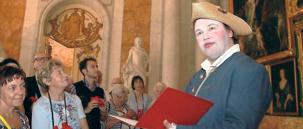 Imposante Erscheinung. Hofbaurat Heinrich Ludwig Manger, verkörpert von Michael Adam, gab Episoden aus der Zeit Friedrichs des Großen zum Besten.