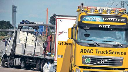 Zerstört. Mehrere Lkw waren in den Unfall auf der A 12 verwickelt.