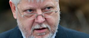 Begleitet von heftigen internen Auseinandersetzungen hat Brandenburgs Landesregierung den Haushaltsentwurf für 2012 verabschiedet. Finanzminister Helmuth Markov (Linke) brüskierte einige Kabinettskollegen.