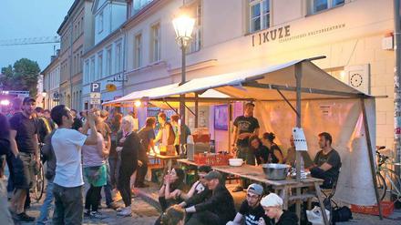 Auf der Straße. In der Hermann-Elflein-Straße wurde gefeiert.