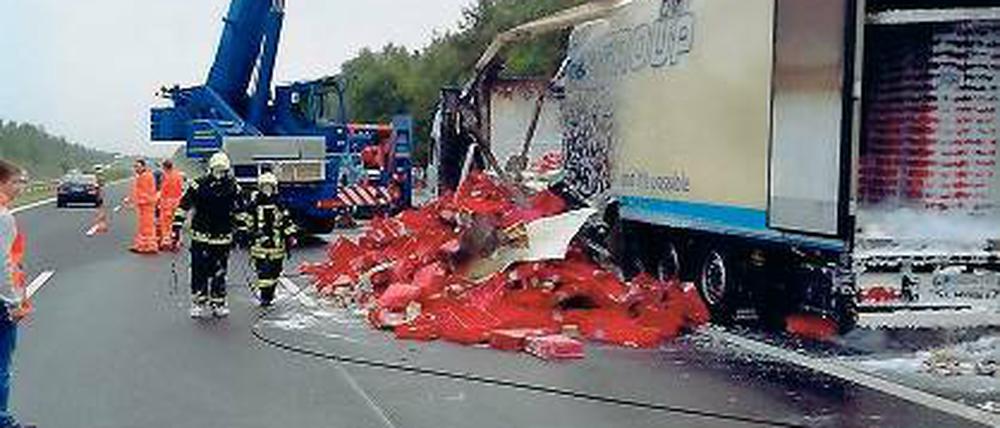 Verheerend. Der Lkw brannte aus, die Ladung wurde vernichtet.