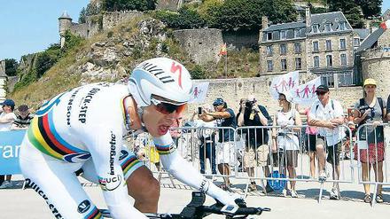 Schneller als der Überflieger. Bei seinem Sieg im Zeitfahren am Mittwoch hängte Tony Martin sogar den Gesamtführenden Christopher Froome ab.