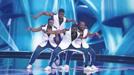 Im Showfieber. Die M.I.K. Family mit Prince Ofori (r.) gehörte mit ihrer Hip-Hop-Nummer beim Tanzwettbewerb „Got to dance“ zu den Publikumslieblingen.