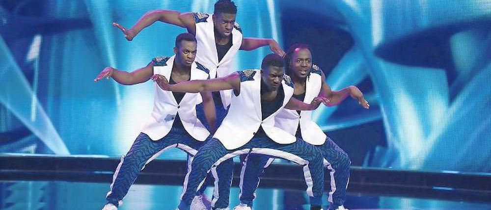 Im Showfieber. Die M.I.K. Family mit Prince Ofori (r.) gehörte mit ihrer Hip-Hop-Nummer beim Tanzwettbewerb „Got to dance“ zu den Publikumslieblingen.
