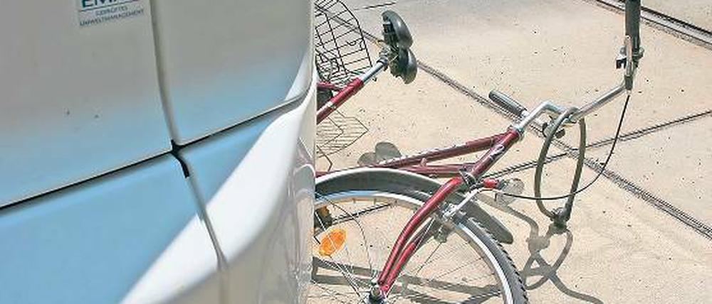 Zusammenstoß. Das Fahrrad des Verletzten lag an der Unfallstelle.