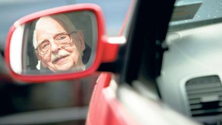Ist ein Autofahrer als Rentner noch fit genug? In der Regel schon, meinen Experten. Aber Vorsicht vor Selbst-Überschätzung.