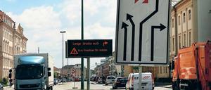 Übersichtlich? Das Schild soll die Autofahrer durch die Henning-von-Tresckow-Straße lotsen, doch viele Verkehrsteilnehmer sind davon eher verwirrt.
