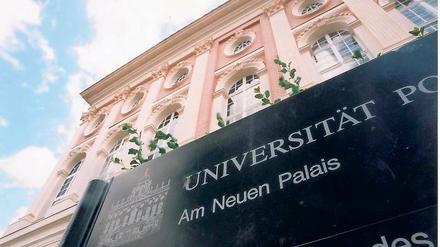 Vorreiter oder Sprachpanscher: Nach der Entscheidung des Senats der Uni Potsdam zum generischen Femininum wird gestritten, ob diese Sprachreform wirklich sinnvoll ist.