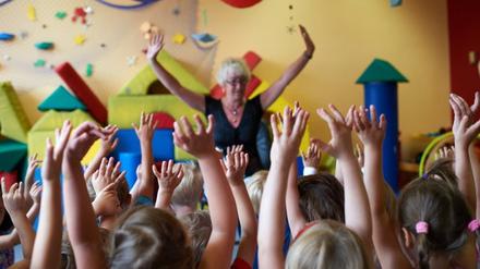 Zu viele Kinder? Zu wenig Erzieherinnen! Das Land Brandenburg steht im Bundesvergleich schlecht da.