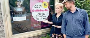 Ins Grüne gelockt. Mia und Noel Maurice vor den Kammerspielen.