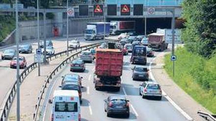 Vorsicht, Staugefahr. Ab Donnerstag, 9 Uhr, gibt es hier nur noch eine Fahrspur gen Norden – statt drei.