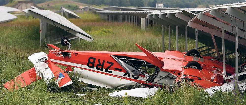 Unglücksstelle. Das Flugzeug war vom Flugplatz Finow aus gestartet und stürzte über einem Solarpark ab.