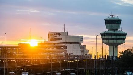 Hoffnungsschimmer? Nicht für die Anwohner in Tegel. BER-Chef Mehdorn will den Altflughafen offenhalten - dauerhaft.
