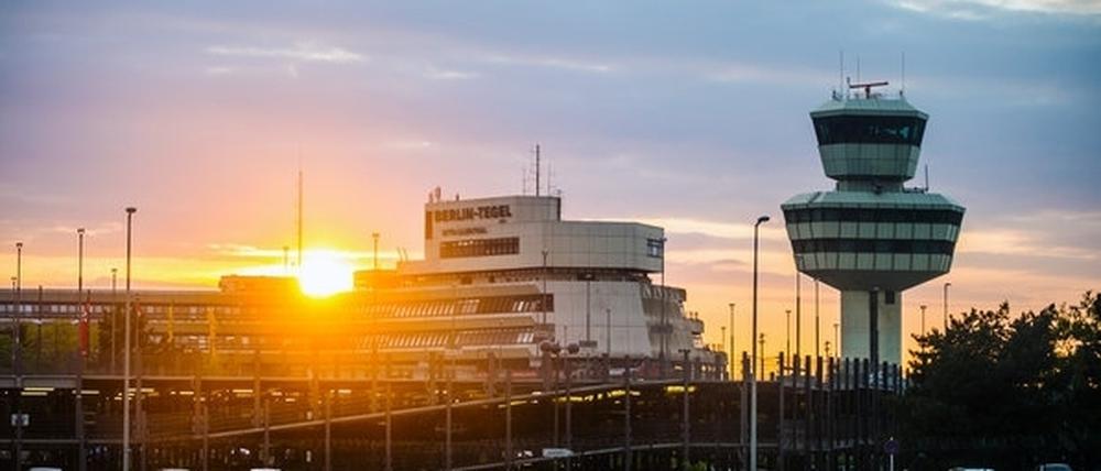 Hoffnungsschimmer? Nicht für die Anwohner in Tegel. BER-Chef Mehdorn will den Altflughafen offenhalten - dauerhaft.