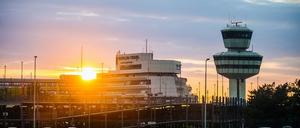 Hoffnungsschimmer? Nicht für die Anwohner in Tegel. BER-Chef Mehdorn will den Altflughafen offenhalten - dauerhaft.