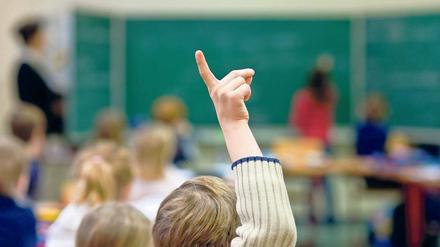 Stress im Job. Seit Langem klagen Lehrer im Land Brandenburg über eine besonders hohe Arbeitsbelastung. Künftig müssen Pädagogen an Grund- und Oberschulen pro Woche eine Stunde weniger unterrichten. Zudem bekommen sie mehr Geld.