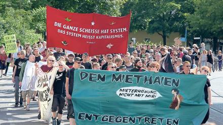 Sie wollen blieben. Rund 300 Potsdamer demonstrierten am Samstag gegen steigende Mieten und die Verdrängung aus der Innenstadt.