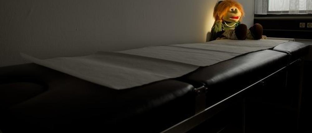 Vorwürfe gegen einen Jugendhilfe-Träger in Brandenburg: In Einrichtungen der Haasenburg GmbH sollen Jugendliche drangsaliert und teilweise über Stunden fixiert worden sein.