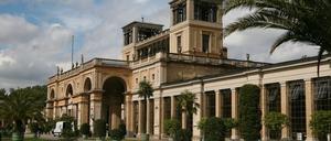 Schön gestutzte Hecken, nicht nur an der Orangerie im Park Sanssouci: Die Schlösserstiftung will neue Gärtner einstellen.