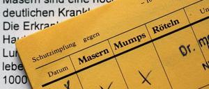 Unbedingt impfen! Immer wieder registrieren Experten ungewöhnlich viele Masernfälle.