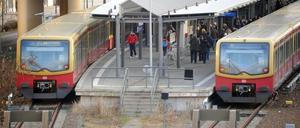 Warten am Bahngleis ist noch das geringste Übel: Froh kann sein, wer es in Potsdam überhaupt dorthin schafft.