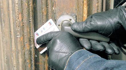 Schlecht gesicherte Kellertüren, Terrassen und versteckte Fenster locken Einbrecher an. Die Polizei berät kostenlos zum Thema Haussicherheit. Ob es nach der Polizeireform dabei bleibt, ist fraglich.