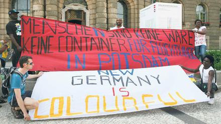Besser Wohnen. Flüchtlinge protestierten gegen Pläne für Wohncontainer.