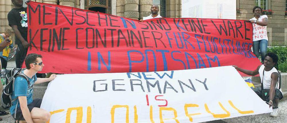 Besser Wohnen. Flüchtlinge protestierten gegen Pläne für Wohncontainer.