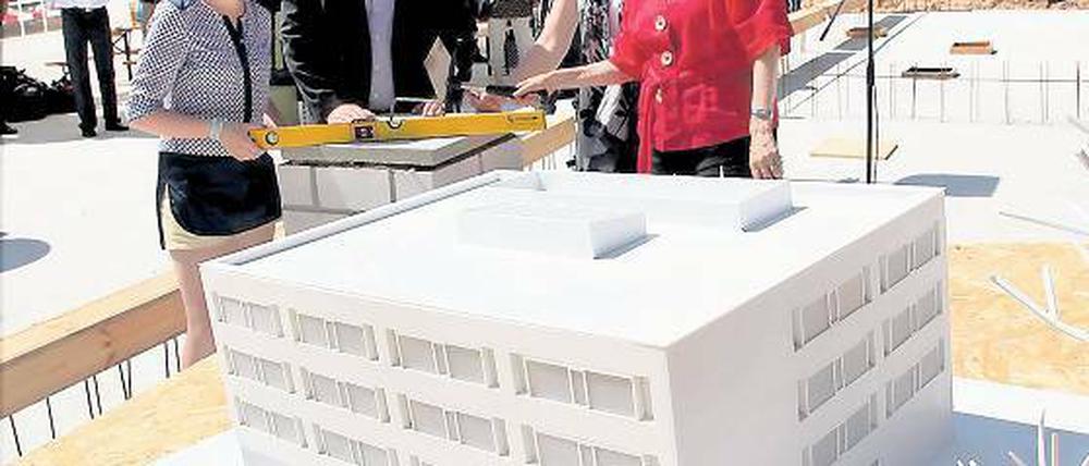 Modell. 6,6 Millionen Euro kostet der Neubau mit 18 Klassenräumen.