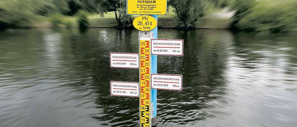 Nicht im roten Bereich. Der Pegel an der Langen Brücke zeigt, dass die Potsdamer Havel derzeit kein extremes Hochwasser führt.