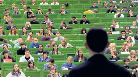 Wackelkandidaten. Eine Regelung des Landeshochschulgesetzes von 2008 macht Professorenstellen zu unsicheren Jobs.