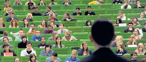 Wackelkandidaten. Eine Regelung des Landeshochschulgesetzes von 2008 macht Professorenstellen zu unsicheren Jobs.