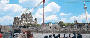 Operation am offenen Herzen. Mitten in der alten Berliner Stadtmitte wird das Schloss als Neubau mit Fassadenteilen wieder entstehen.