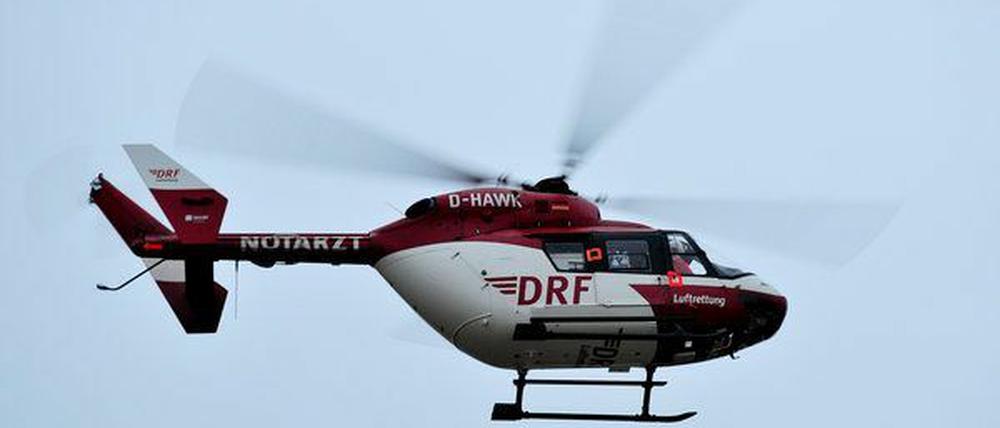 Mit einem Rettungshubschrauber wurde die Schwerverletzte in die Klinik gebracht.