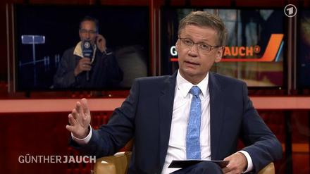 Potsdamer unter sich: Günther Jauch bittet Matthias Platzeck um einen Lagebericht von der Elbe.