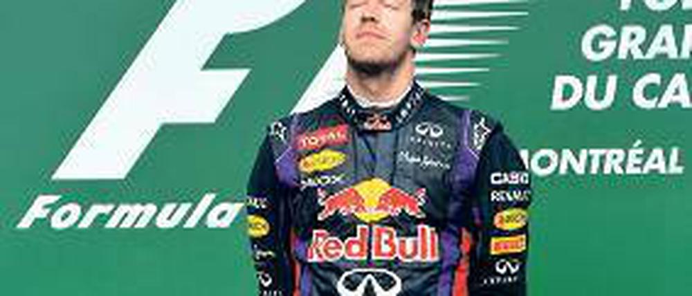 Erfolg zum Genießen. Sebastian Vettel bei der Siegerehrung in Montreal.