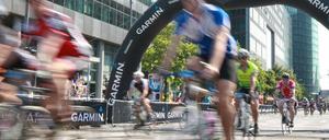 Die Geschwindigkeit der Radrennsportler beim Berliner Velothon wird oftmals unterschätzt - nun kam es zum Zusammenstoß mit einer Fußgängerin.