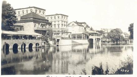 Mehr als nur ein Hauch von Italien. Die Wasserseite der Alten Fahrt mit den bis zum Ufer gehenden Seitenflügeln des Palais Barberini, die an Venedig erinnerten, auf einer Aufnahme aus der Zeit vor 1945.