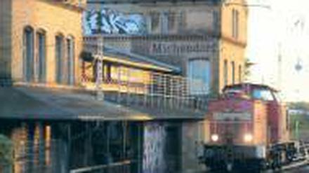 Ob gleich der nächste Nazi auftaucht? Die Brandenburger fühlen sich an ihren Bahnhöfen nicht sicher.