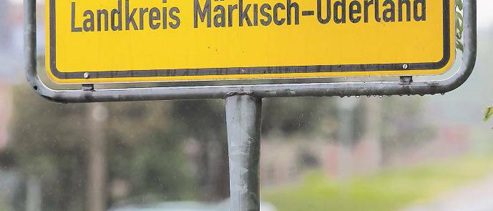 Nass vom Regen. Das kleine Dorf Regenmantel verdankt seinem Namen dem Preußenkönig Friedrich II., der einst hier seinen Regenmantel an einem Baum hängen ließ.