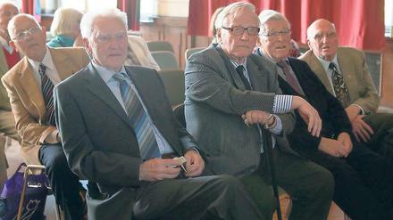 75 Jahre später. Schüler des früheren Realgymnasiums beim Klassentreffen.