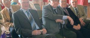 75 Jahre später. Schüler des früheren Realgymnasiums beim Klassentreffen.