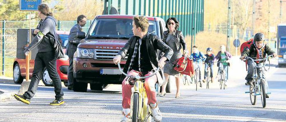 Erster Test. Bei der einwöchigen Aktion „autofrei zur Schule“ im April hat es mit dem Umsatteln schon gut geklappt.