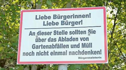 Rathausappell an Eosanderstraße. Auch solche Schilder werden missachtet.