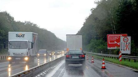 Am 01. August 2011 war auf der Autobahn in Fahrtrichtung Süden noch die rechte Fahrbahn gesperrt. Der starke Regenfall der vorhergegangenen Tage soll die Ursache für die Fahrbahnschäden sein